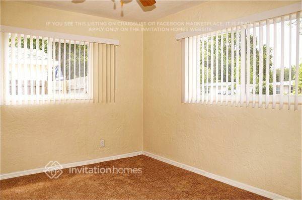 Building Photo - 6525 34th Ave N