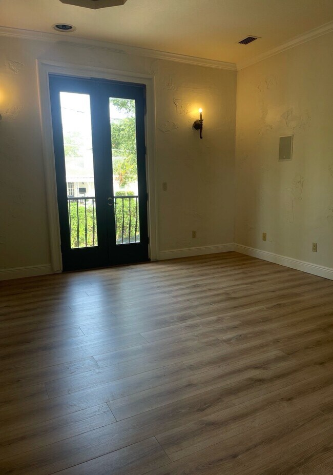 Building Photo - 406 Lillian Dr