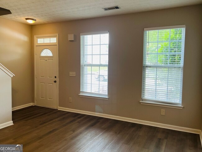 Building Photo - 4014 Carisbrook Dr