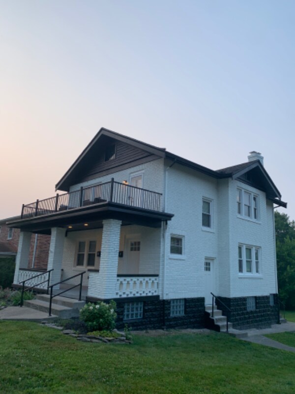 Building Photo - 201 E 26th St