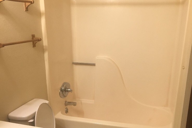 bathroom - 614 Cantebury Dr