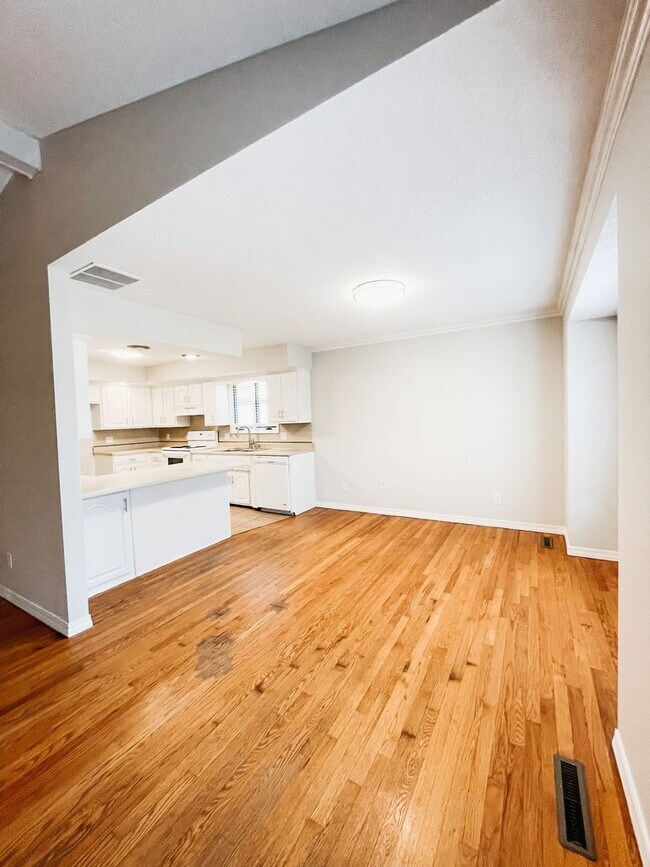 Building Photo - Southwest Springfield - Kickapoo High