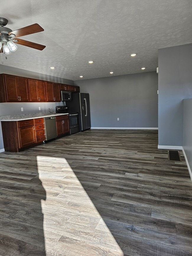 Building Photo - 2 bedroom apartment