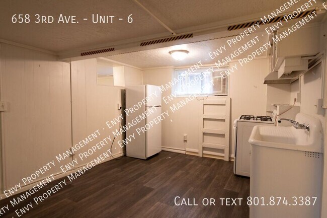 Building Photo - 658 3rd Ave