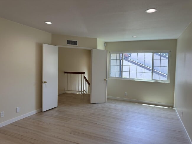 Building Photo - 306 Dolores Cir