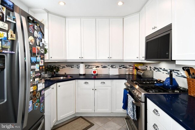 Building Photo - 854 N Liberty St