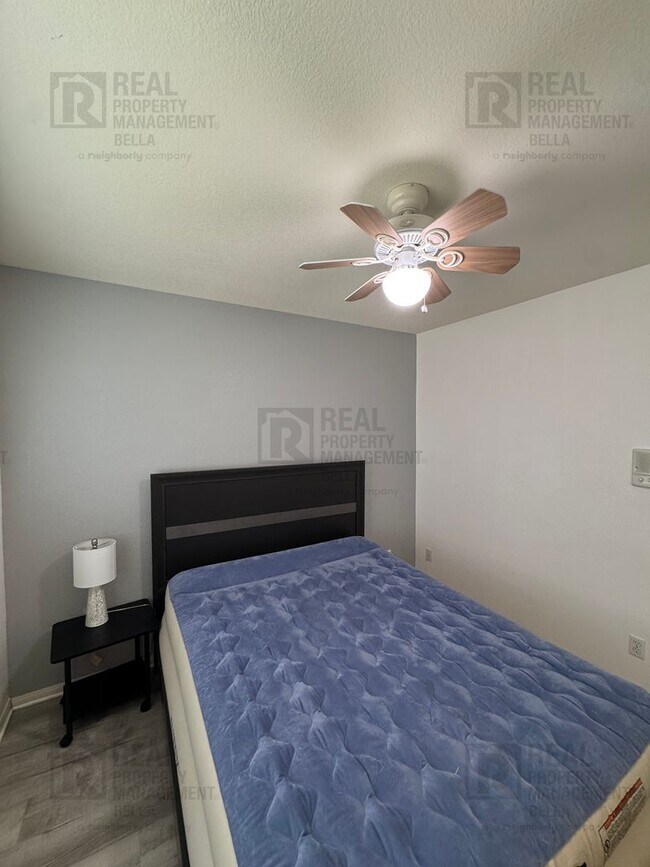 Building Photo - $750 MOVE-IN SPECIAL DISCOUNT AVAILABLE! Luxury Living Awaits: Stunning 4-Bedroom Cul-de-Sac Retr...