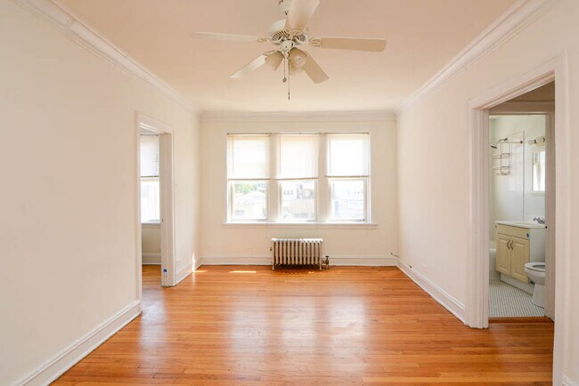 Building Photo - 4801 N Fairfield Ave