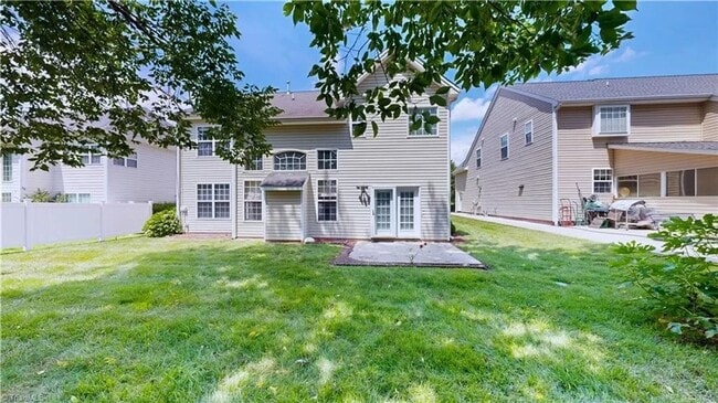 Building Photo - *** READY TO MOVE IN BY FIRST WEEK OF MAY***