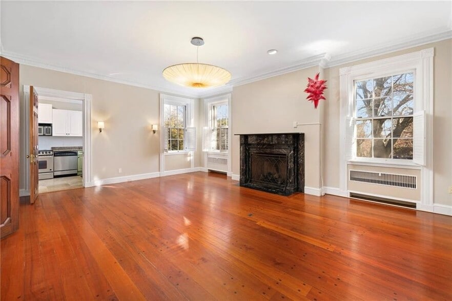 Building Photo - 72 Manning St