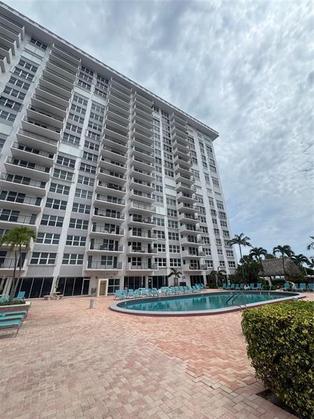 Building Photo - 405 N Ocean Blvd