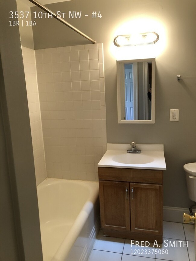 Building Photo - 1BR + Den Apartment in Columbia Heights Av...