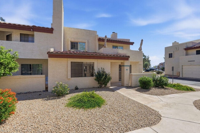 Building Photo - 2020 W Union Hills Dr