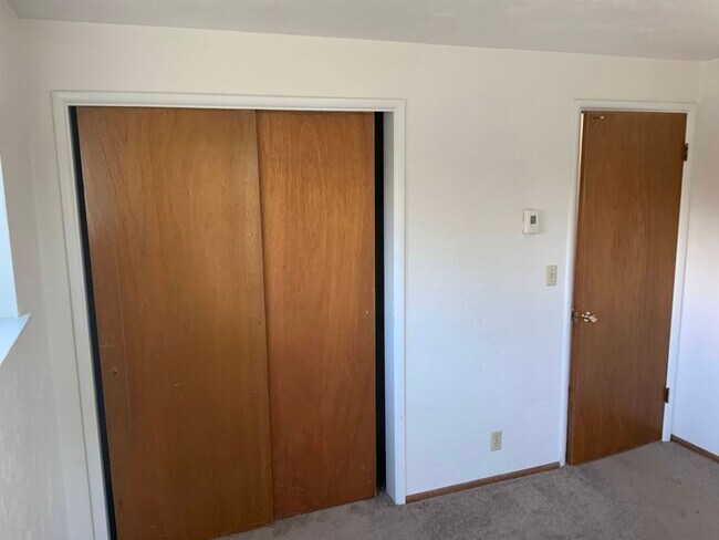 Building Photo - 2 Bedroom Duplex in Cal Young Neighborhood