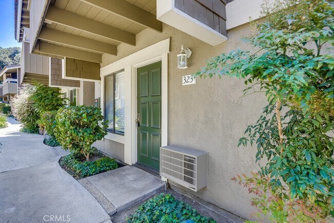Building Photo - 323 Streamwood-