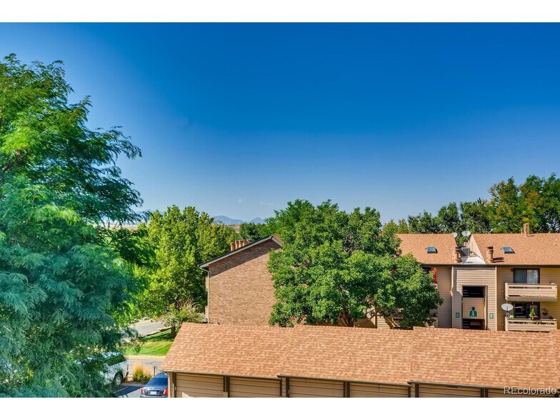 Building Photo - 370 Zang St
