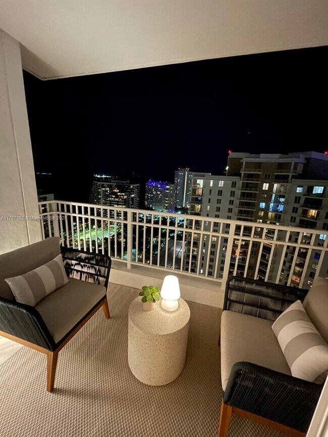 Building Photo - 801 Brickell Key Blvd