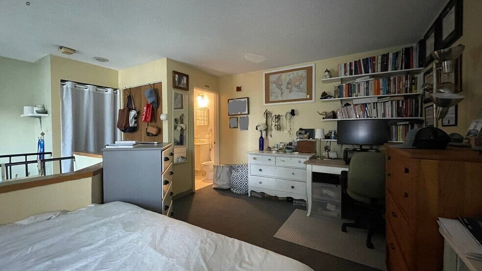 Primary Photo - 151 Erie St