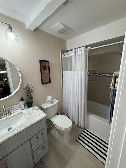 Building Photo - 1216 Hymelia Ave