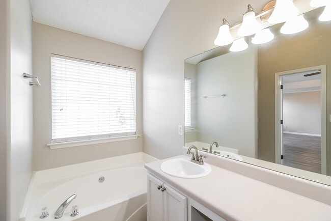 Building Photo - 780 Mesa Rd