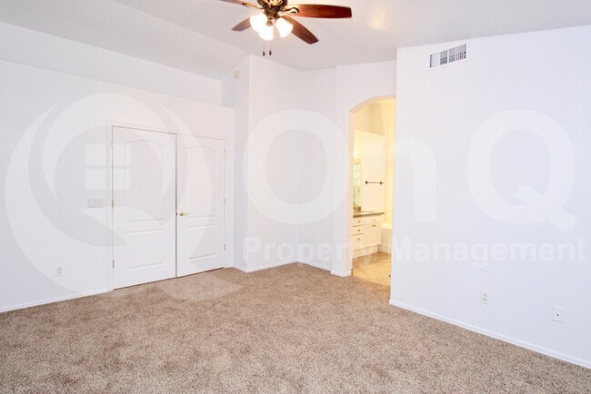 Building Photo - 661 W Horseshoe Ave