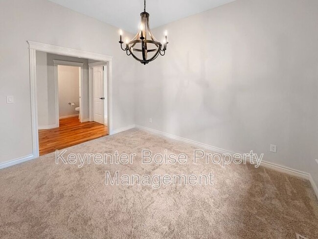 Building Photo - 1141 E Crowne Pointe Dr