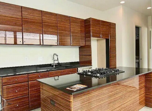 Building Photo - Beautiful home located just off of Cherry ...