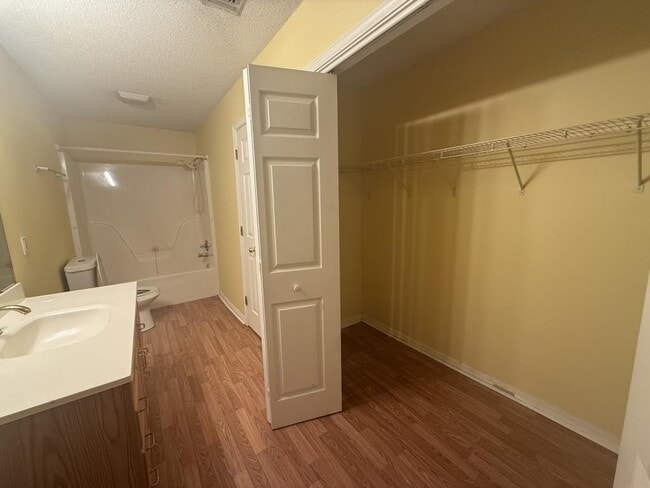 Building Photo - 535 N Forest Dr