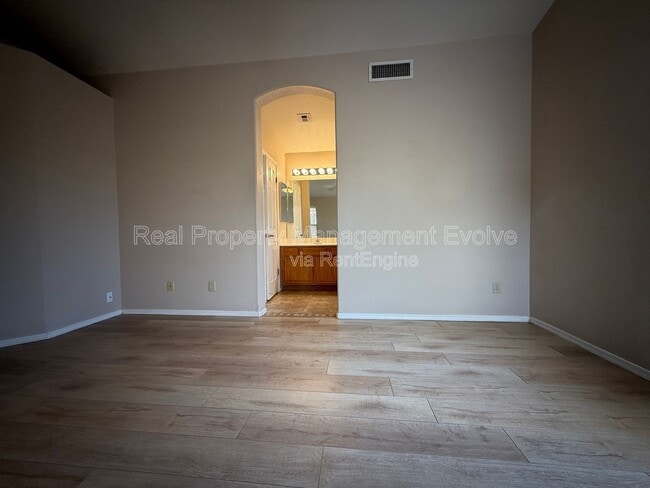 Building Photo - 6814 W Louise Dr