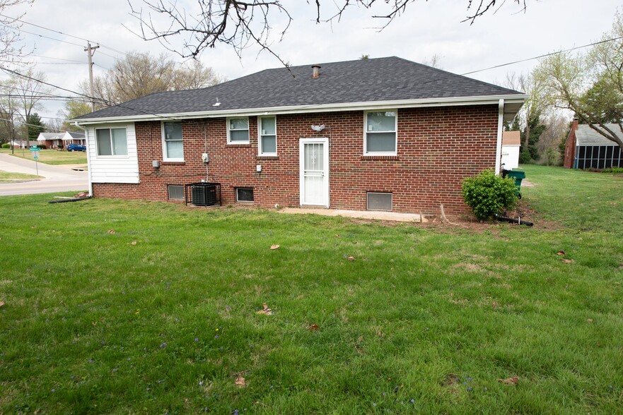 Building Photo - 956 Fontaine Pl