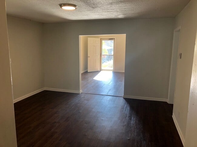 Building Photo - 2BR House Plattsmouth
