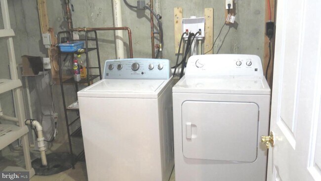 Building Photo - 2707 Hollywell Ct