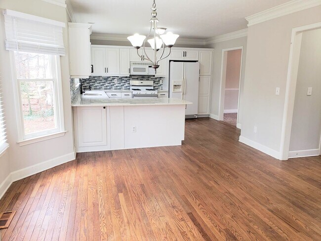 Building Photo - Beautiful 4BR Home In Established Neighborhood.