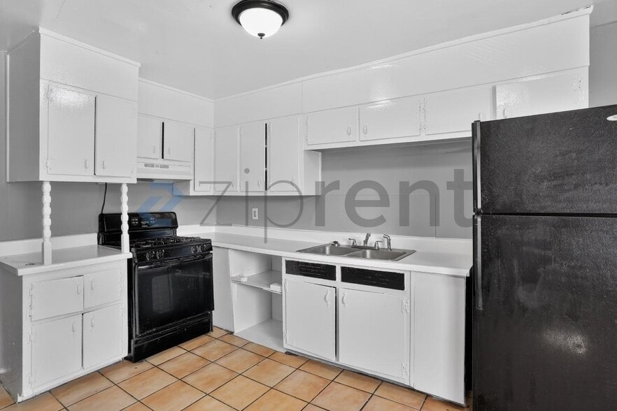 Building Photo - Unit A6