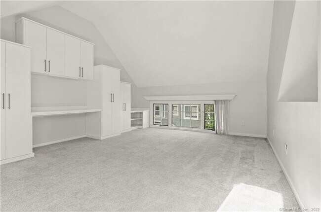 Building Photo - 94 Southfield Ave