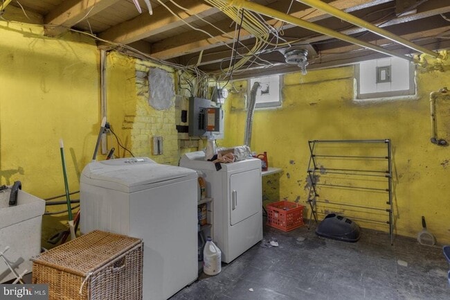 Building Photo - 2446 Memphis St