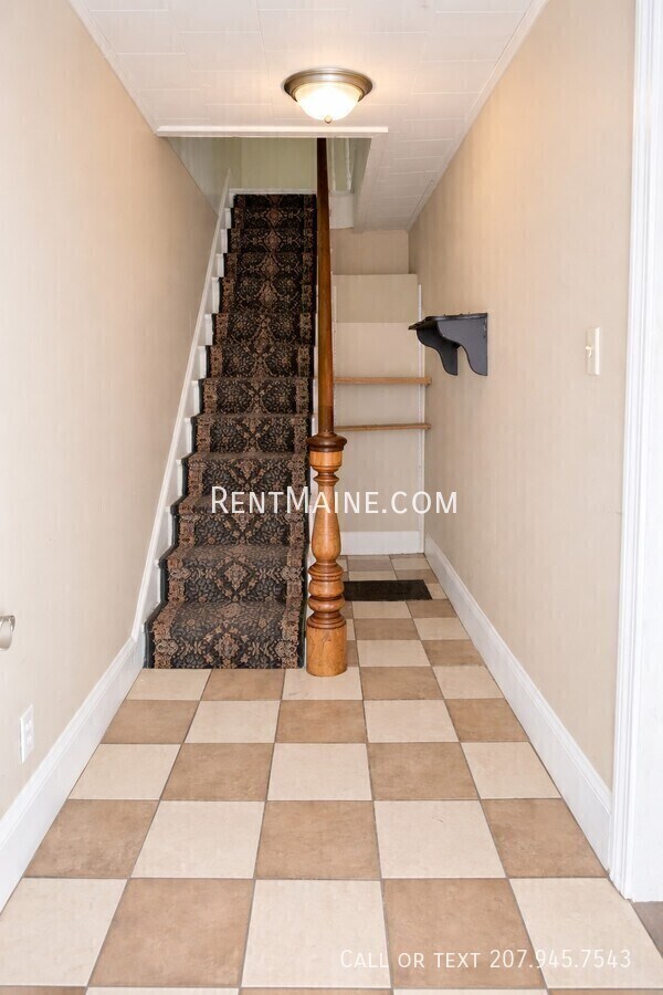 Building Photo - 92 Fling St