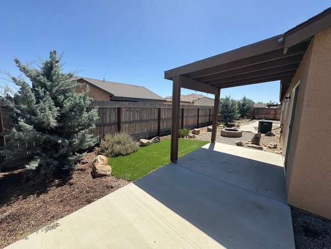 Building Photo - NW Visalia Home Available Now!