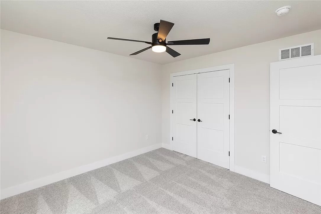 Building Photo - 2833 SW Prairie Trail Pky