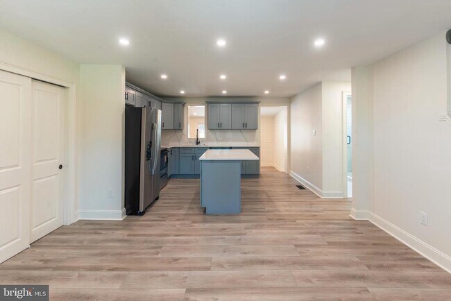 Building Photo - 248 Penncrest Dr