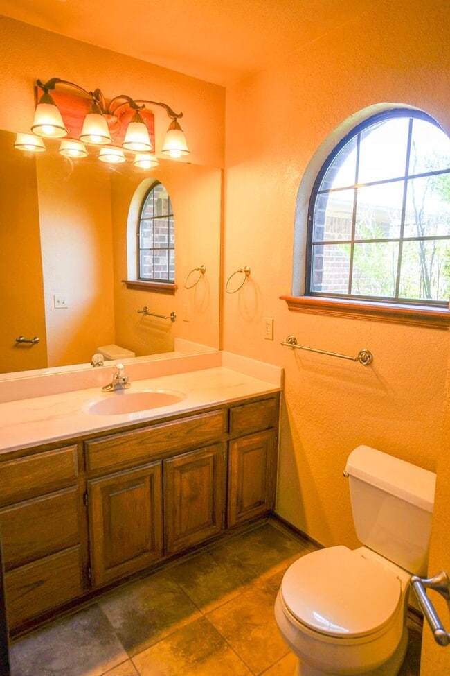 Building Photo - 3 bed/2 bathroom near State Highway 9