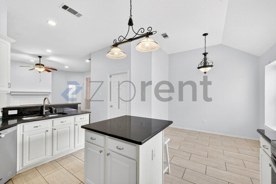 Building Photo - 5802 Edinburg Dr