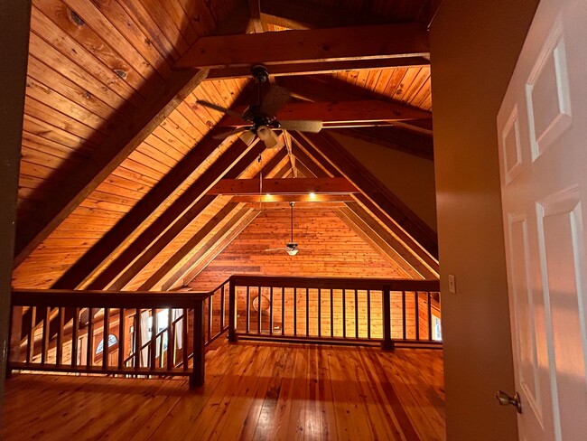 Building Photo - SECLUDED CABIN SANCTUARY!