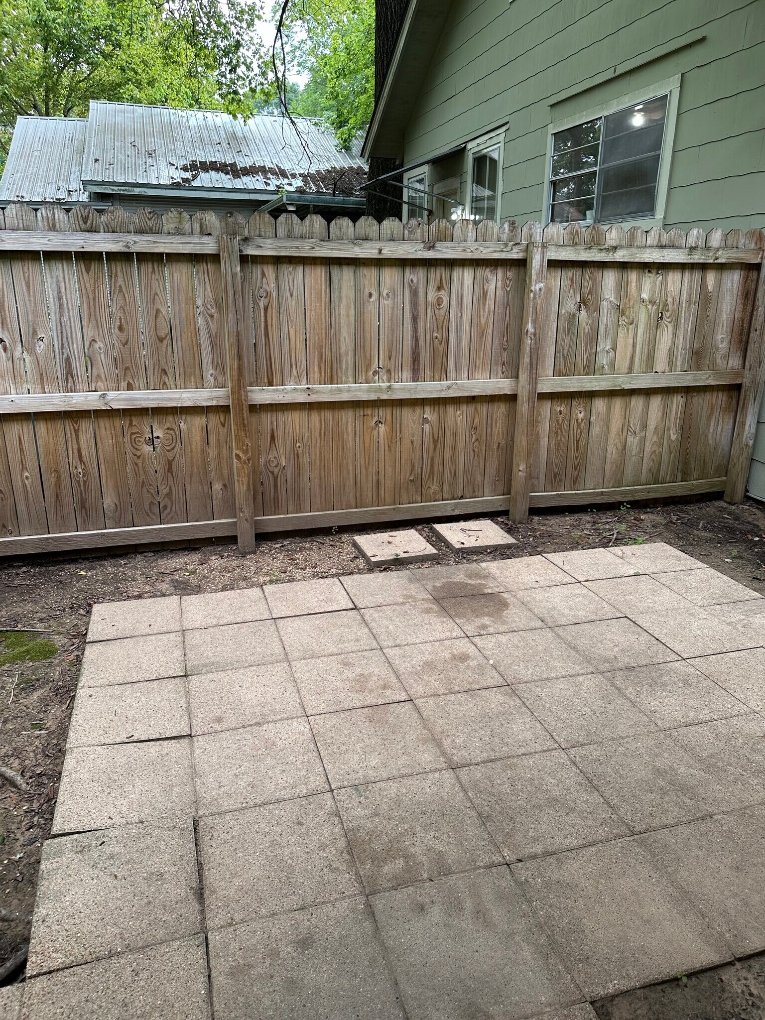 Courtyard - 2414 Vance Ave