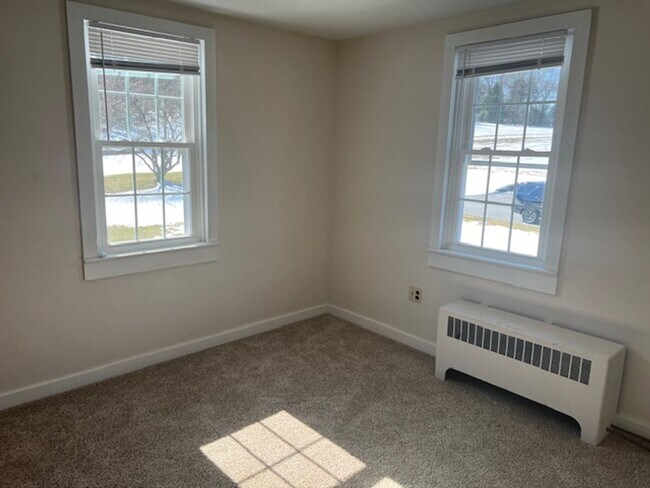 Building Photo - $1,600 Farmhouse Palmyra 4 bedroom 1.5 bath