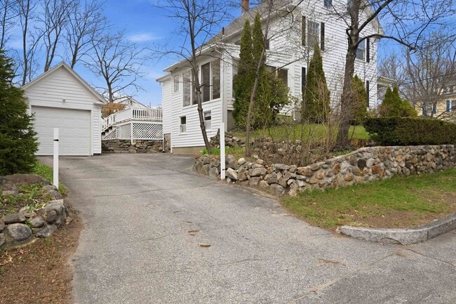 Building Photo - 198 Linden St