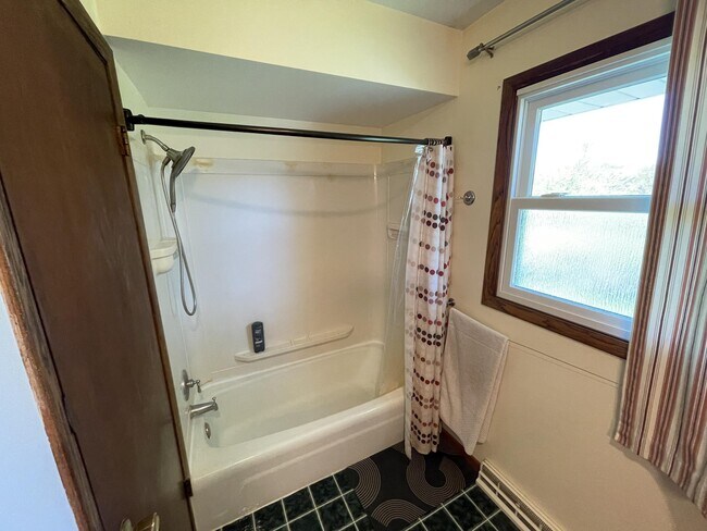 Building Photo - 1708 Howlett Ln