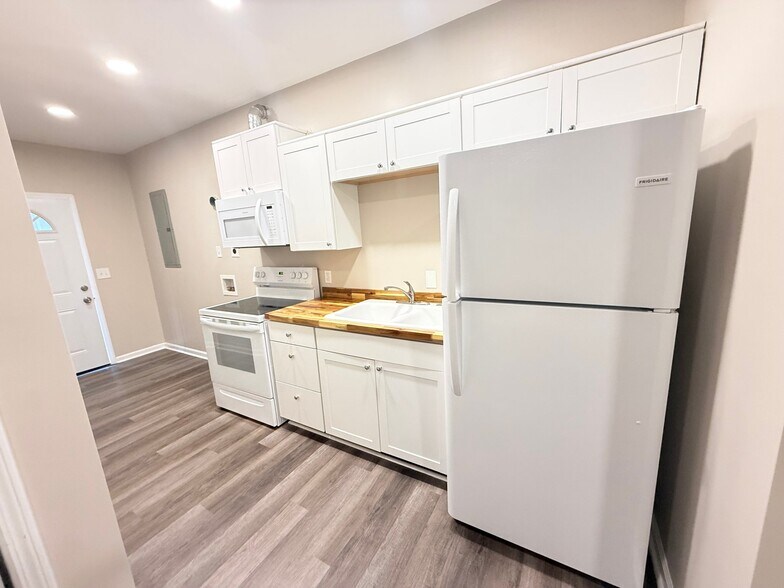 Building Photo - 1233 Vincennes St