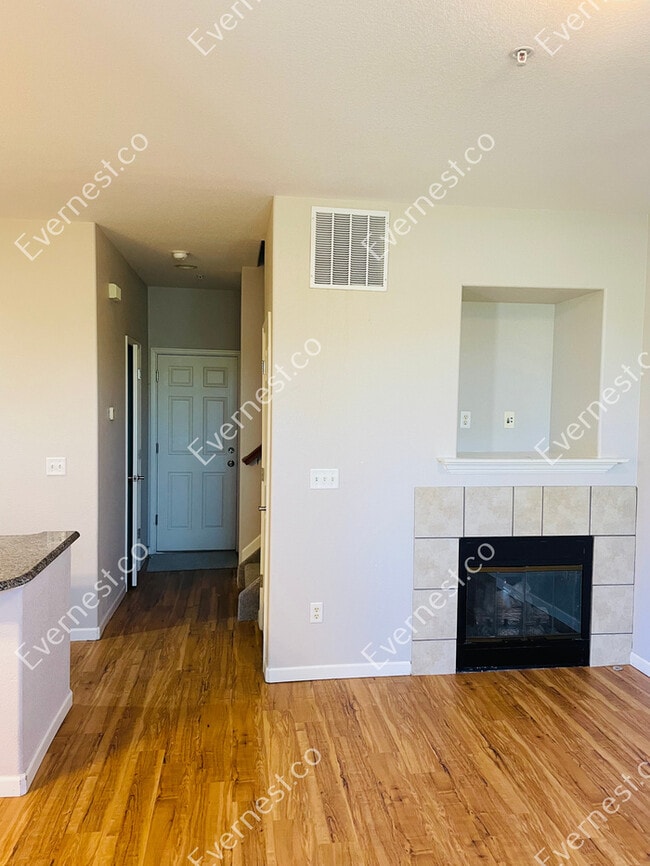 Building Photo - 3-Bed/2.5-Bath/ Voucher Accepted/Available Soon!