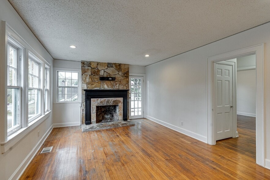 Building Photo - 203 N Seminole Dr